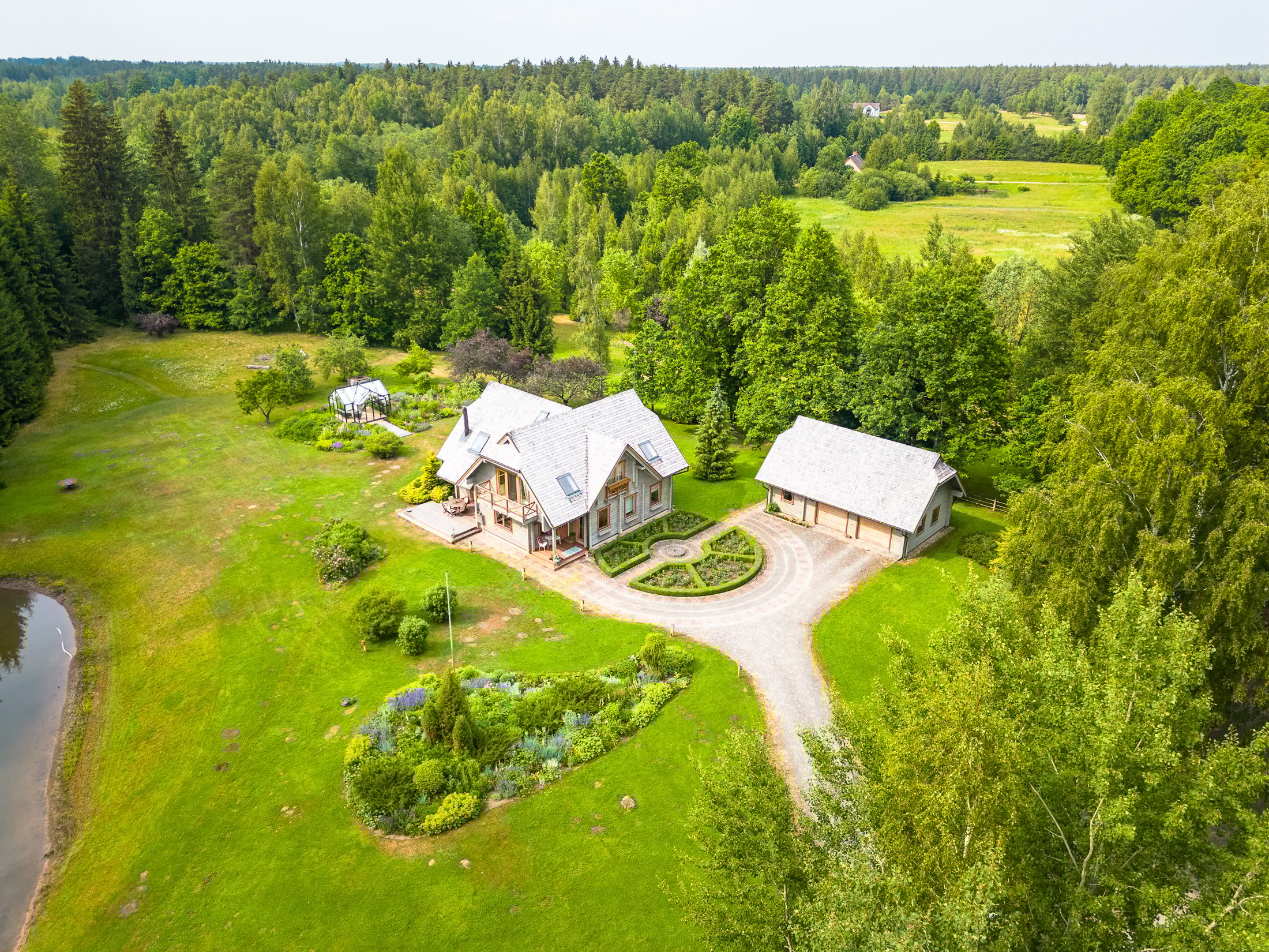 Lauku īpašums ar dārzu un pirti