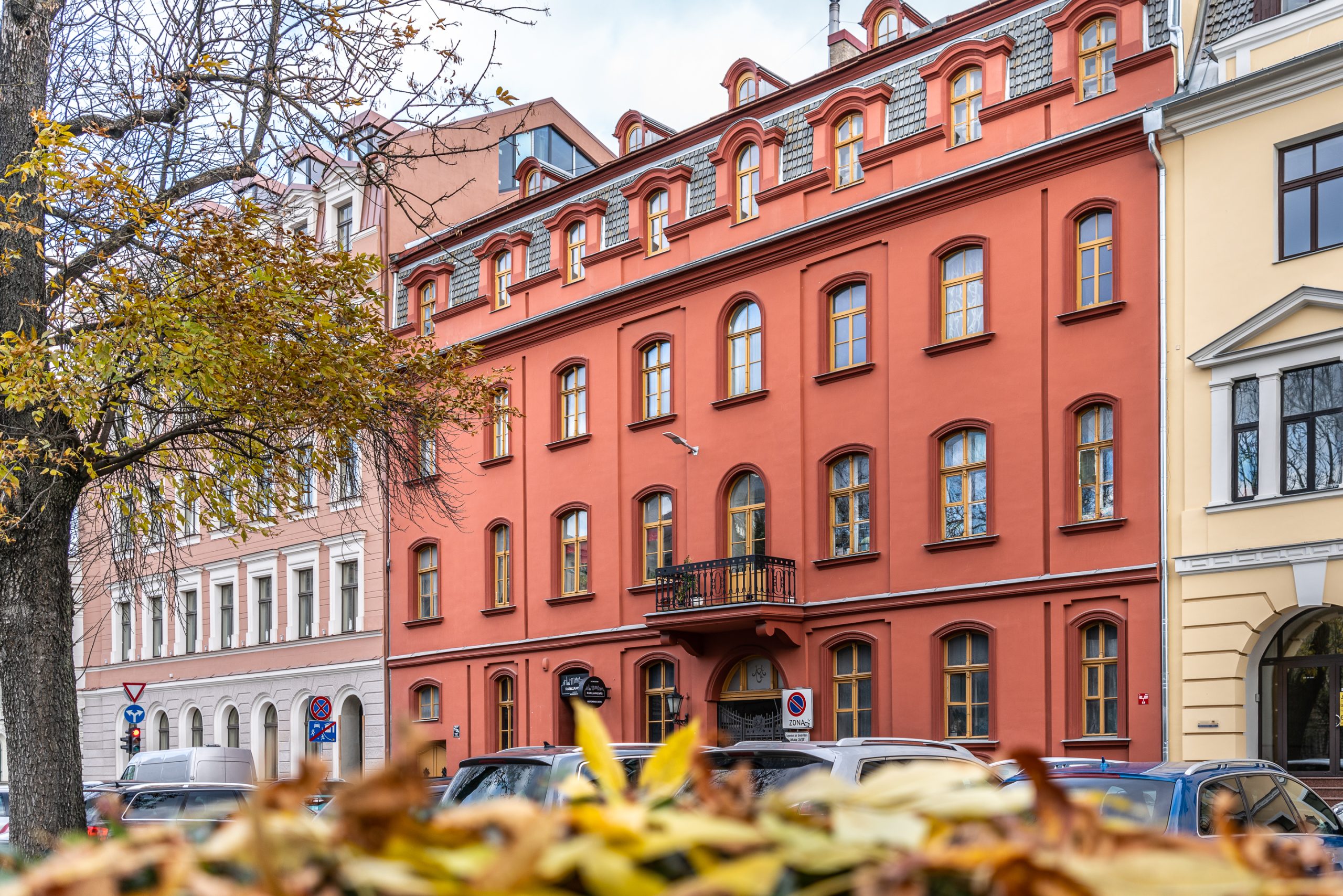 Dzīvoklis vēsturiskā un renovētā ēkā Rīgā