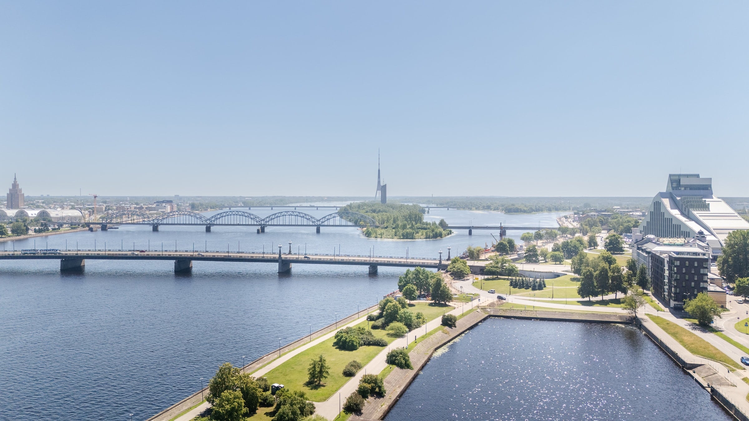 Dzīvoklis ar skatu uz Daugavu un Vecrīgu